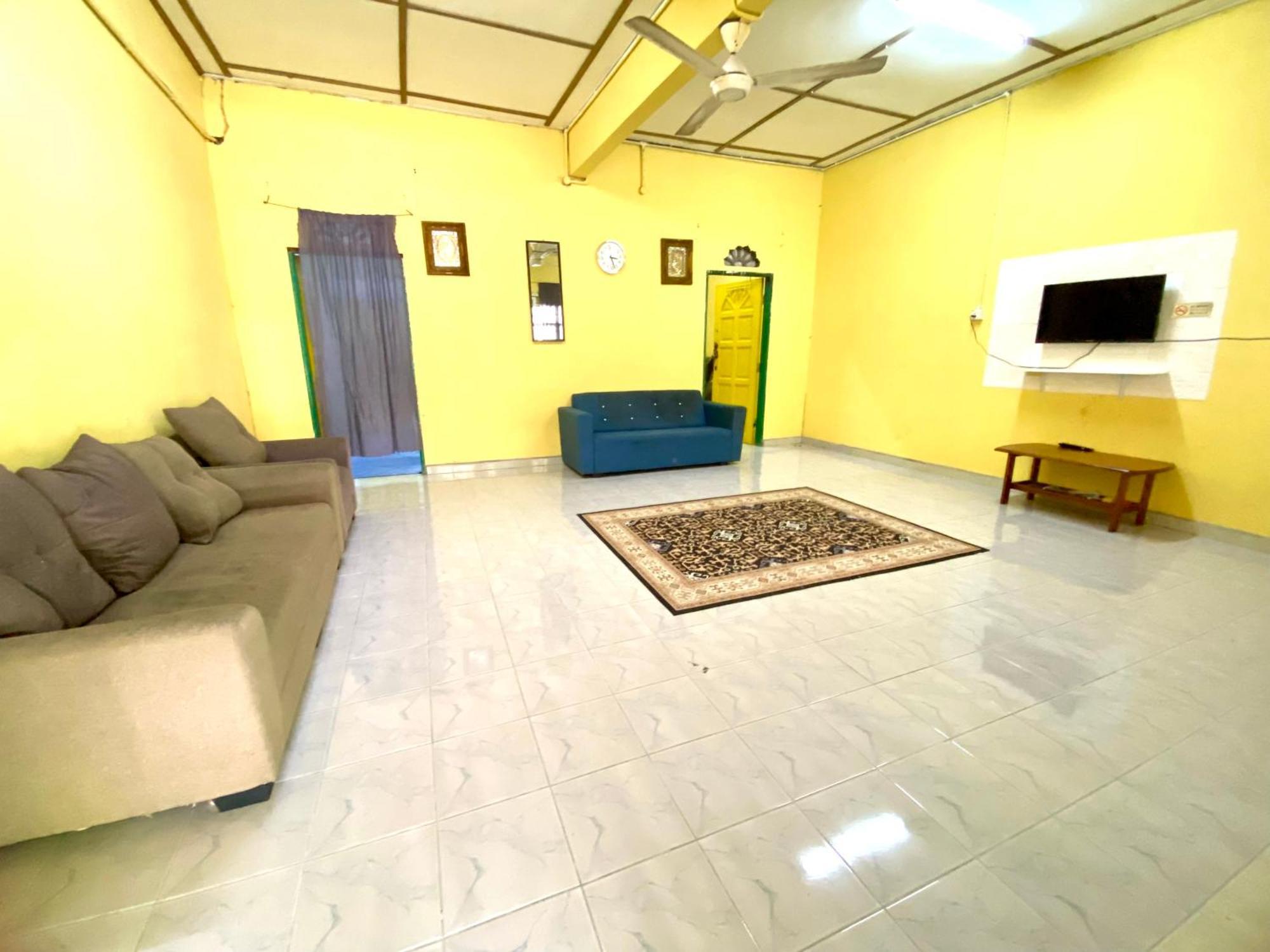 Umi Homestay Batu Buruk Kuala Terengganu Exterior foto